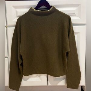 House of Harlow 1960 Green Sweater. Super Soft